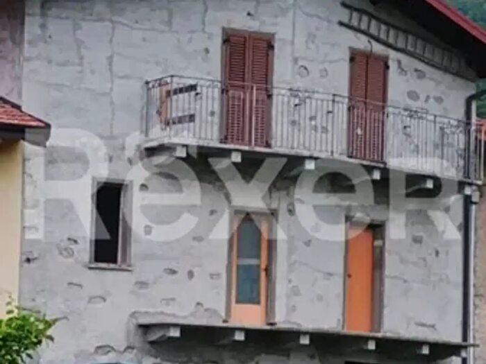 Appartamento con 6 locali in vendita in Piazza Coppa, Grandola Ed Uniti