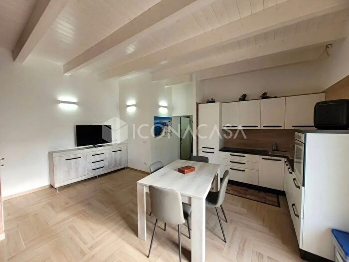 Appartamento bilocale in vendita in Via Ugo Foscolo, Vieste