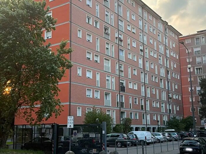 Appartamento con 5 locali in vendita in Via Camillo Giussani, Milano