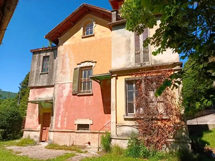 Casa con 6 locali in vendita in Via Giovanni Segantini, Caglio