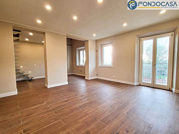 Appartamento trilocale in vendita in Via Barsanti, Seravezza