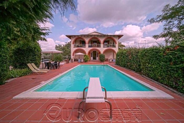 Casa con 6 locali in vendita in Strada dei Pecorari, Perugia