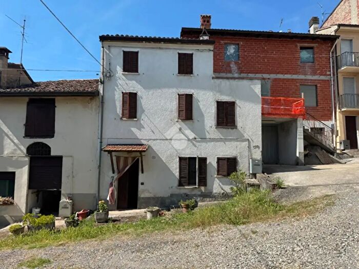 Casa bilocale in vendita in Via Corte Pecci, Rovescala