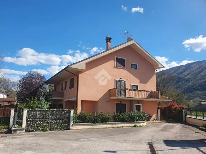 Appartamento quadrilocale in vendita in Strada Statale Palentina, Tagliacozzo