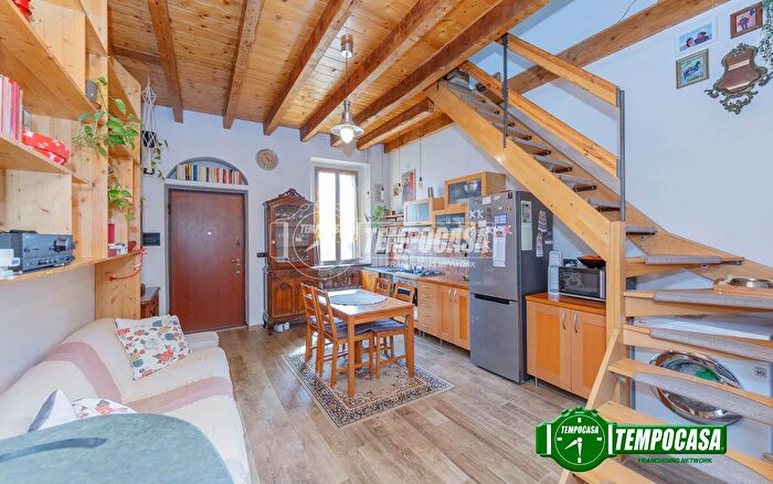 Appartamento trilocale in vendita in Via Triboniano, Milano