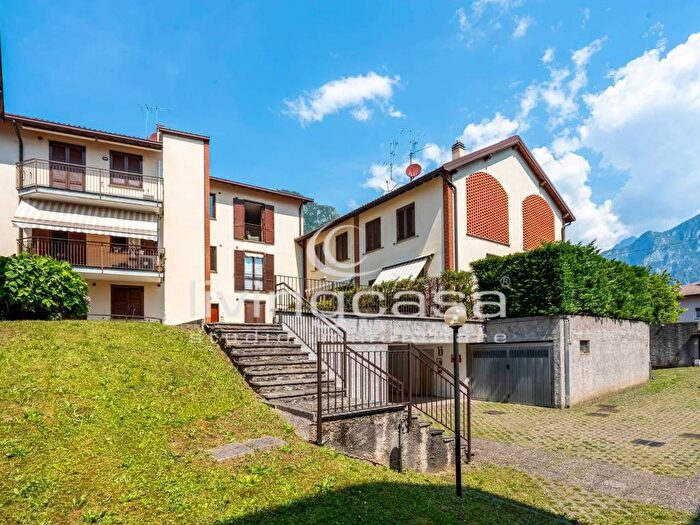Appartamento trilocale in affitto in Via Settembre, Valmadrera