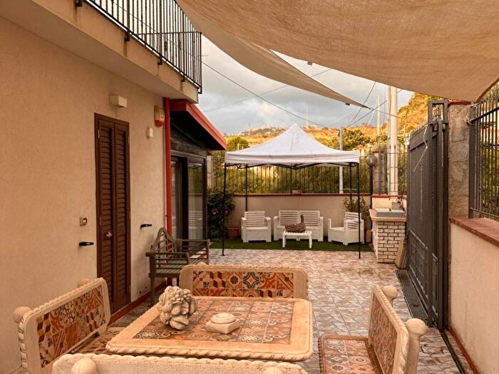 Casa con 6 locali in affitto in Via del Mare, Villafranca Tirrena