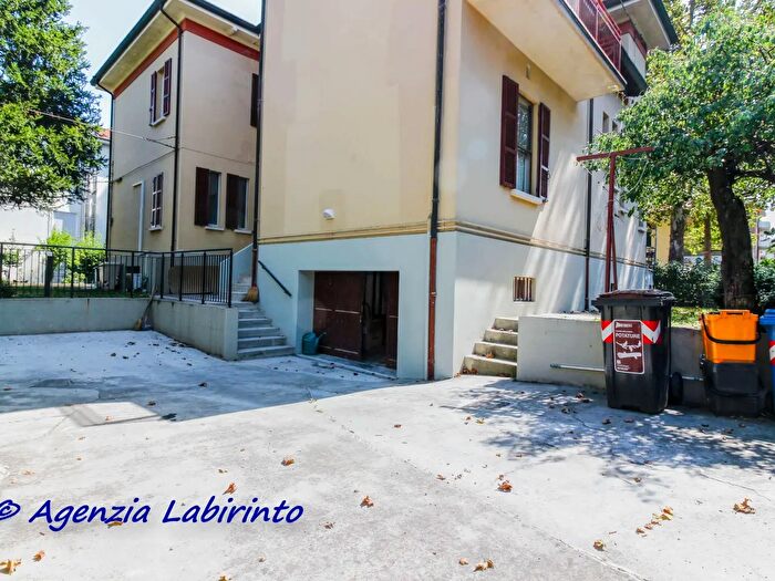 Casa con 7 locali in affitto in Via Mellini, Forli'