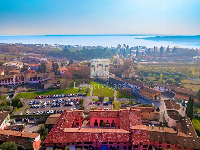 Appartamento trilocale in vendita in Via Garibaldi, Padenghe Sul Garda