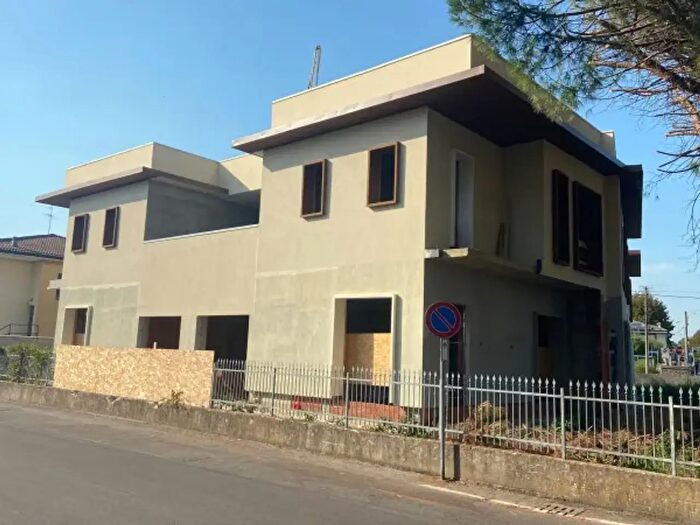 Casa quadrilocale in vendita in Via Antonio Gramsci, Tavazzano Con Villavesco