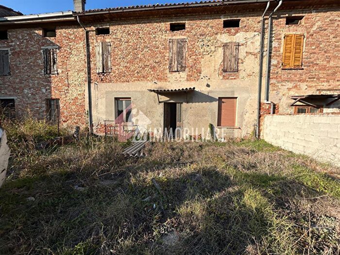 Casa con 6 locali in vendita in Via Belfiore, Rivarolo Del Re Ed Uniti
