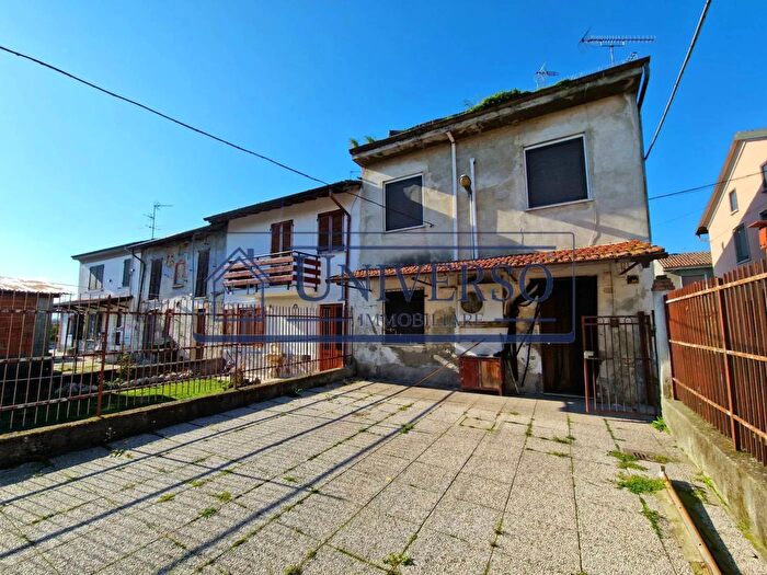 Casa quadrilocale in vendita in Via Po Mezzana Bigli, Mezzana Bigli