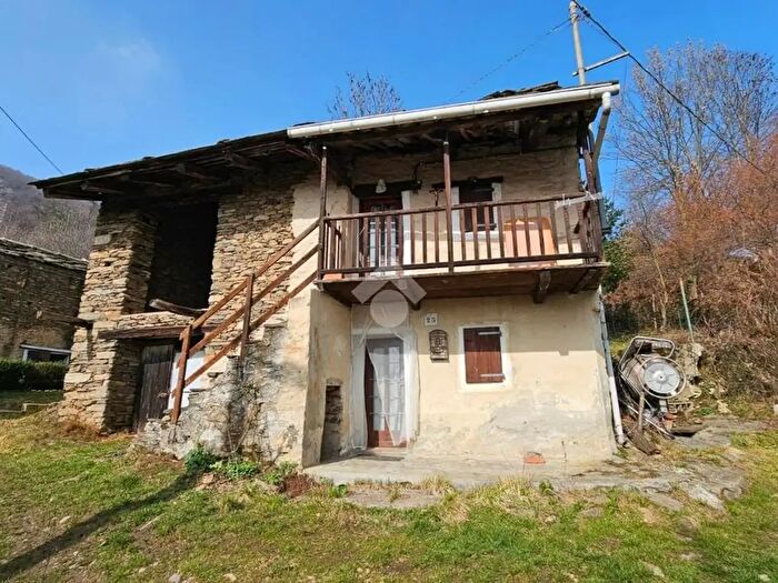 Appartamento trilocale in vendita in Borgata Borgata Cardon, Prarostino