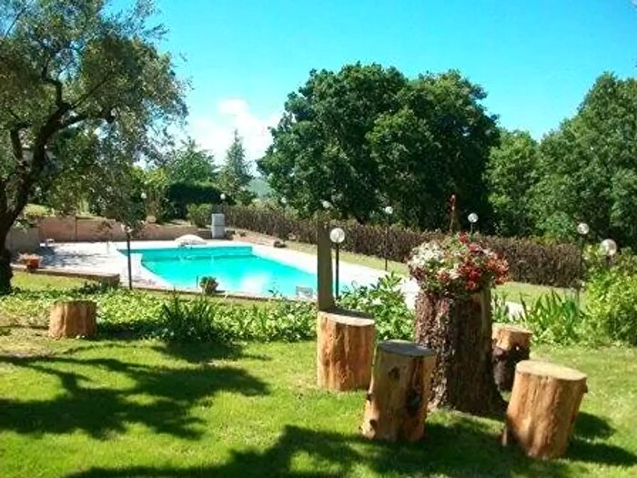 Casa con 7 locali in vendita in Offagna