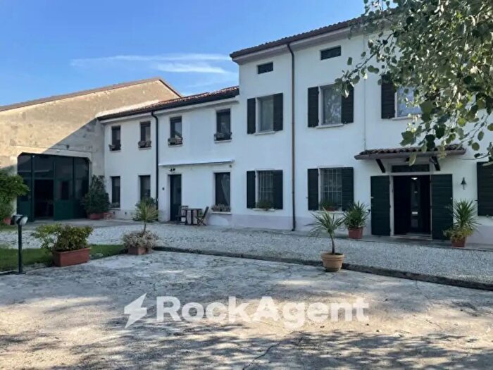 Casa con 6 locali in vendita in Via Gabbiana, Castellucchio