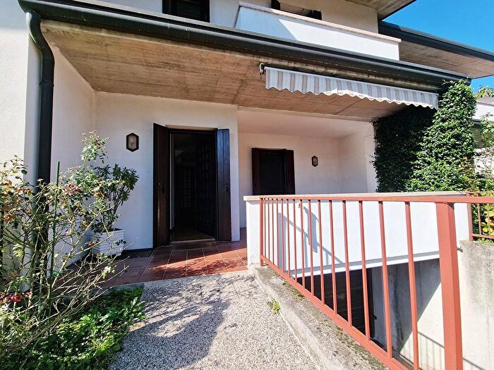 Casa con 7 locali in vendita in Cassola