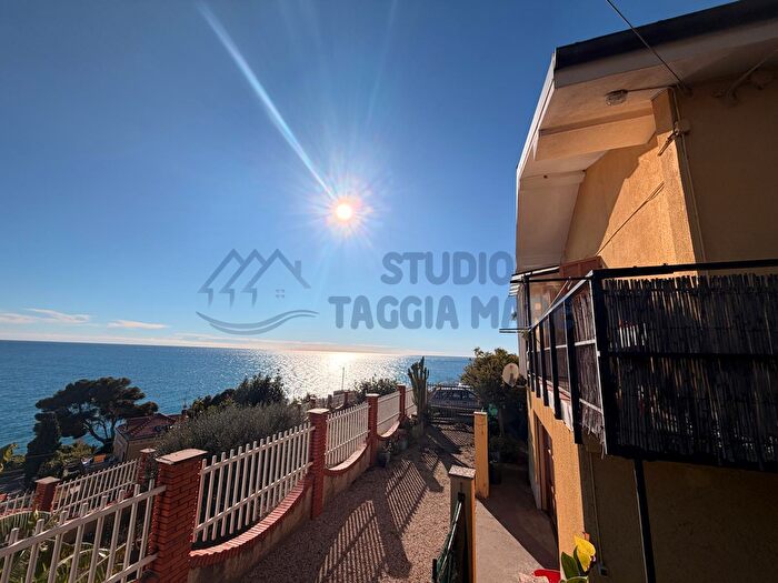 Casa quadrilocale in vendita in Salita XXV Aprile, Cipressa