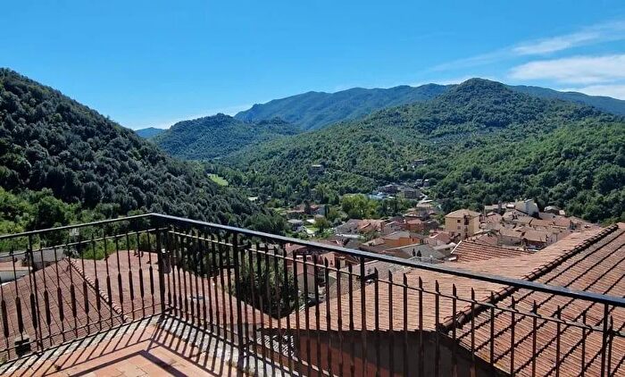 Casa quadrilocale in vendita in Via dei Colli Sambuci, Sambuci