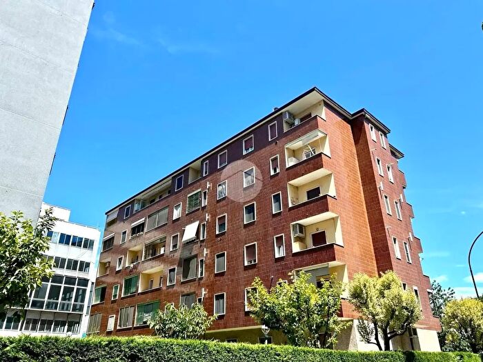 Appartamento bilocale in vendita in Via Lorenteggio, Milano