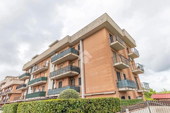 Appartamento trilocale in vendita in Via delle Gardenie, Tivoli