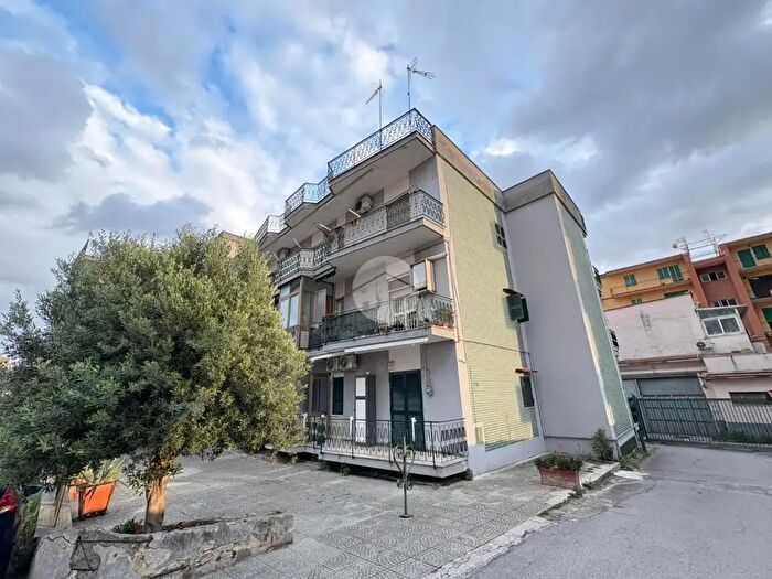 Appartamento trilocale in vendita in Via SAntonio, Torre Del Greco