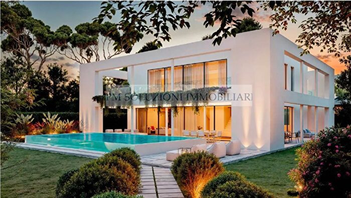 Casa con 12 locali in vendita in Centro Forte dei Marmi Lucca, Forte Dei Marmi