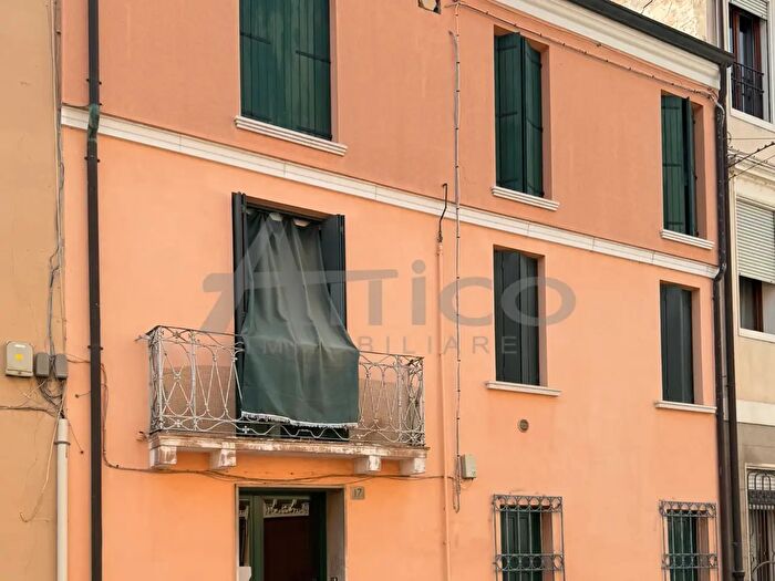 Appartamento con 5 locali in vendita in Via Alberto Mario Ro, Rovigo