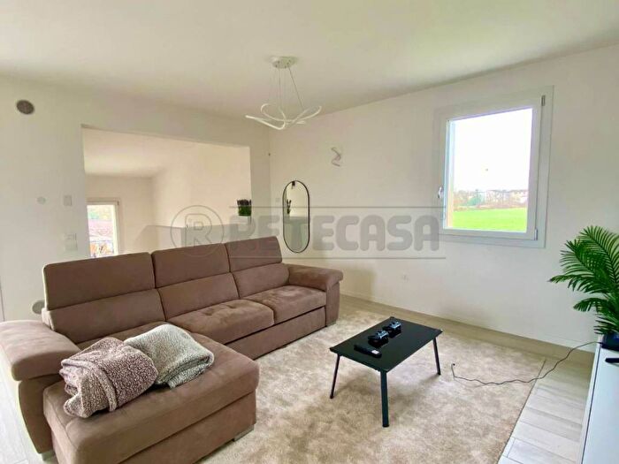 Casa con 6 locali in affitto in Via Capitello, Centro, Bolzano Vicentino