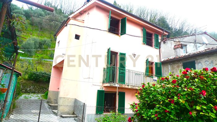 Casa con 6 locali in vendita in Via di Matraia, Capannori