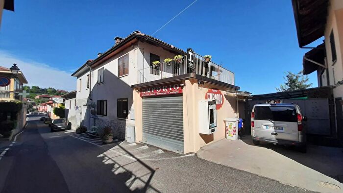 Casa con 6 locali in vendita in Via Maestra Pavarolo, Pavarolo