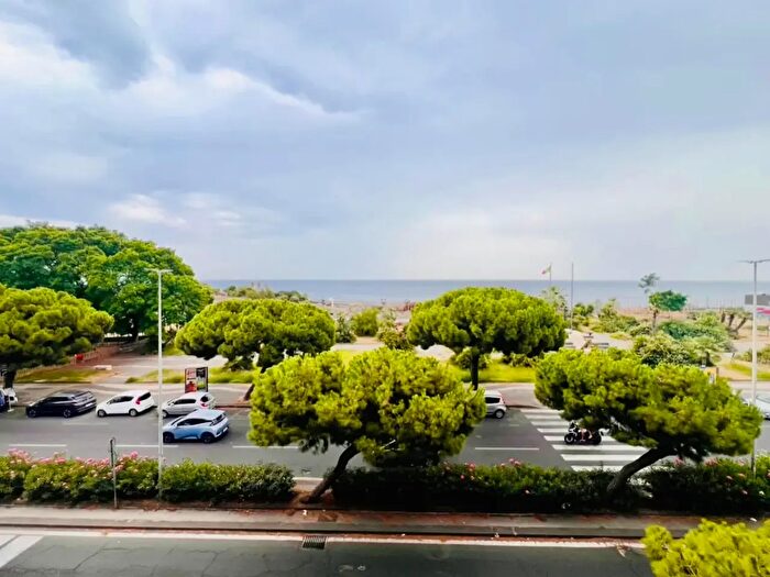 Appartamento quadrilocale in affitto in Viale Africa, Catania