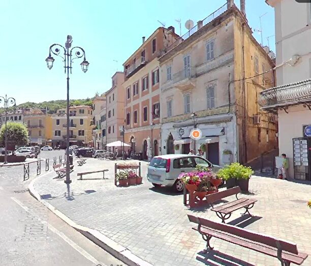 Appartamento trilocale in affitto in Piazza Giuseppe Garibaldi, Montecompatri, Monte Compatri