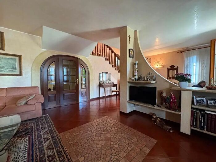 Casa quadrilocale in vendita in Via Volta, Due Carrare