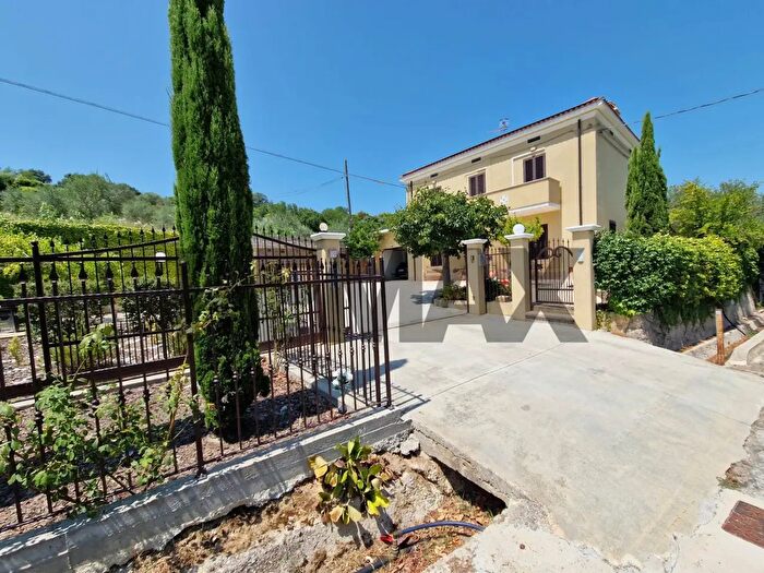 Casa quadrilocale in vendita in Via Venna, Tollo