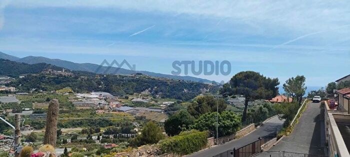 Casa con 6 locali in vendita in Via Duca dAosta, Sanremo