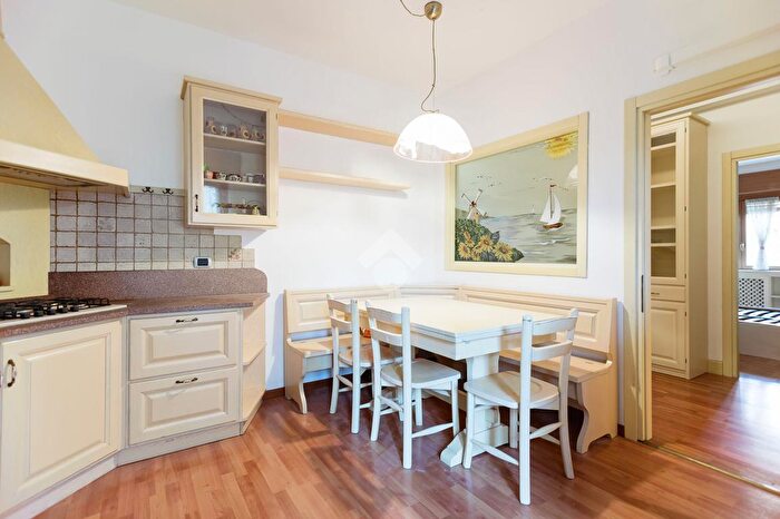 Appartamento trilocale in vendita in Via Val dOssola, Milano