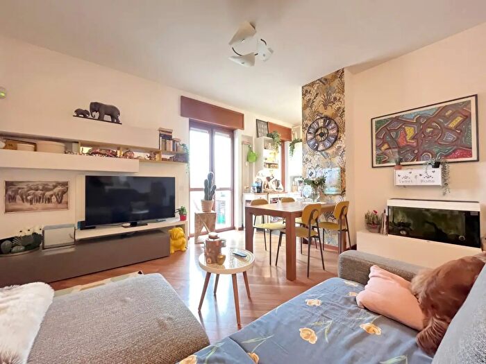 Appartamento trilocale in affitto in Via Isonzo, Arcore