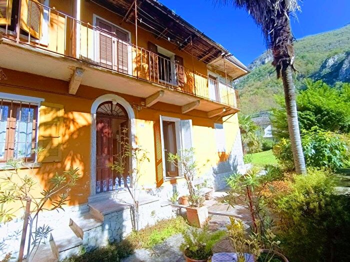 Casa con 6 locali in vendita in Centrale, Vogogna