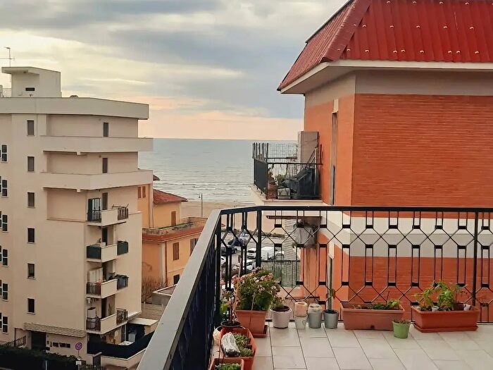 Appartamento trilocale in affitto in Via Venezia, Nettuno