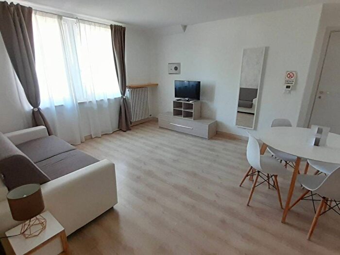 Appartamento bilocale in affitto in Via Generale Zamboni, Castelnuovo del Garda