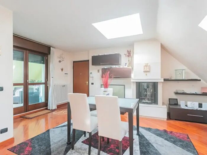 Appartamento con 7 locali in vendita in Via San Rocco, Cesano Maderno