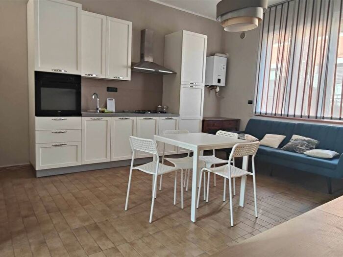 Appartamento quadrilocale in affitto in via Adua, Centro, Cosenza