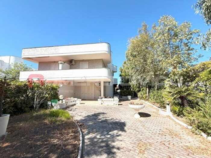 Casa con 5 locali in vendita in Viale Azzurro, Manfredonia