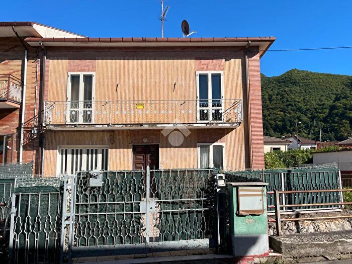 Casa con 6 locali in vendita in Via Cupa, Volturara Irpina