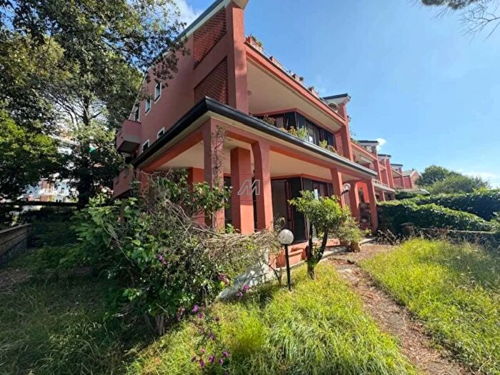 Appartamento quadrilocale in vendita in Via della Pineta Arenzano, Arenzano