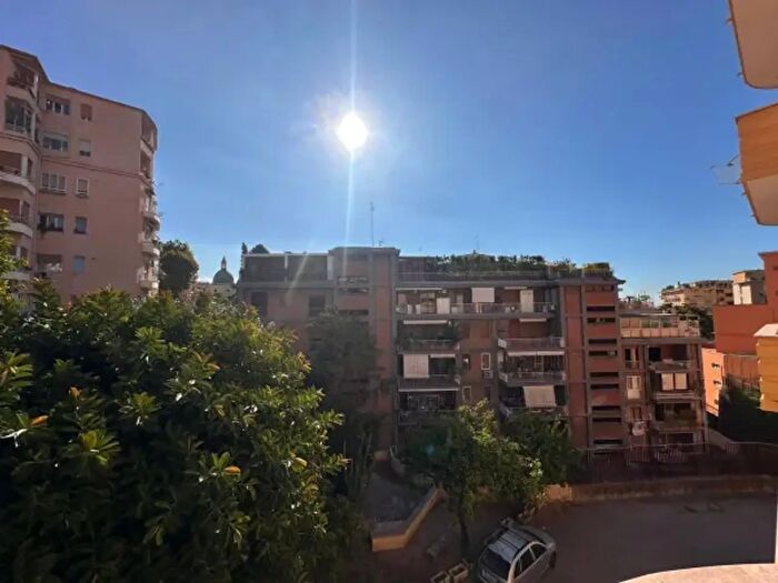 Appartamento con 5 locali in vendita in Via Michelangelo Schipa, Napoli