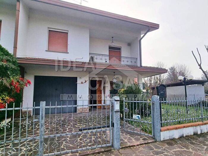 Casa con 5 locali in affitto in Via Silvio Pellico, Rovereto, Novi di Modena