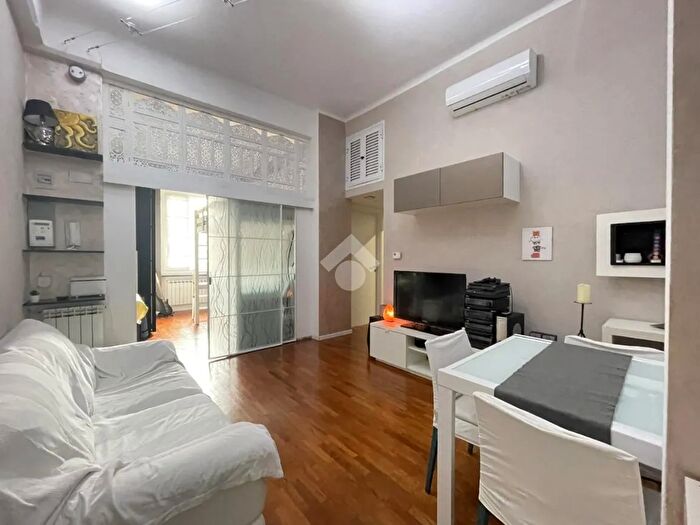 Appartamento con 5 locali in vendita in Via Filippo Casoni, Genova