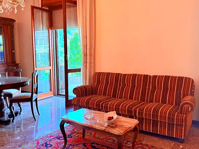 Casa con 6 locali in vendita in Via Ernesto Giacobbi, Piacenza