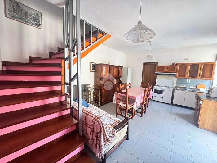 Casa quadrilocale in vendita in Via Francesco De Guglielmo, Rotondi